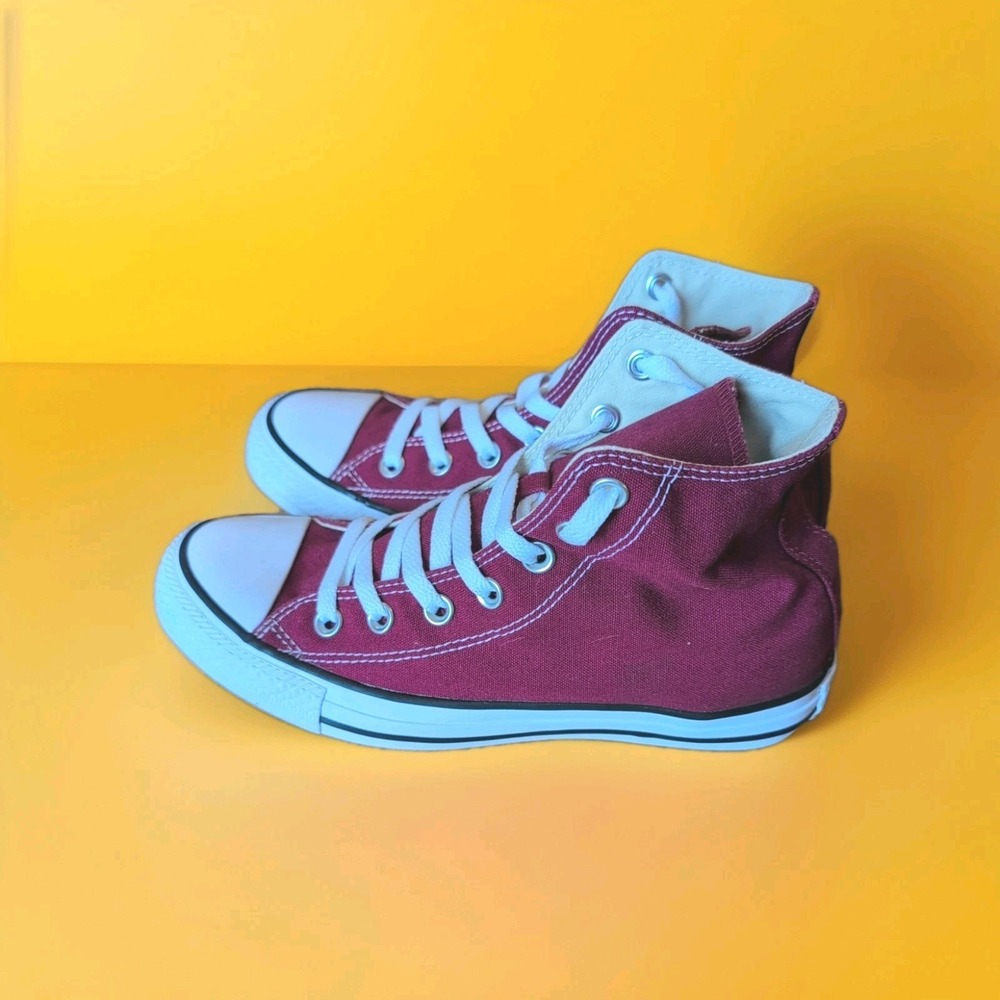 Chuck Taylor All Star High Top Unisex Burgundy Men's 6 Women's 8 EUC - Picture 2 of 7